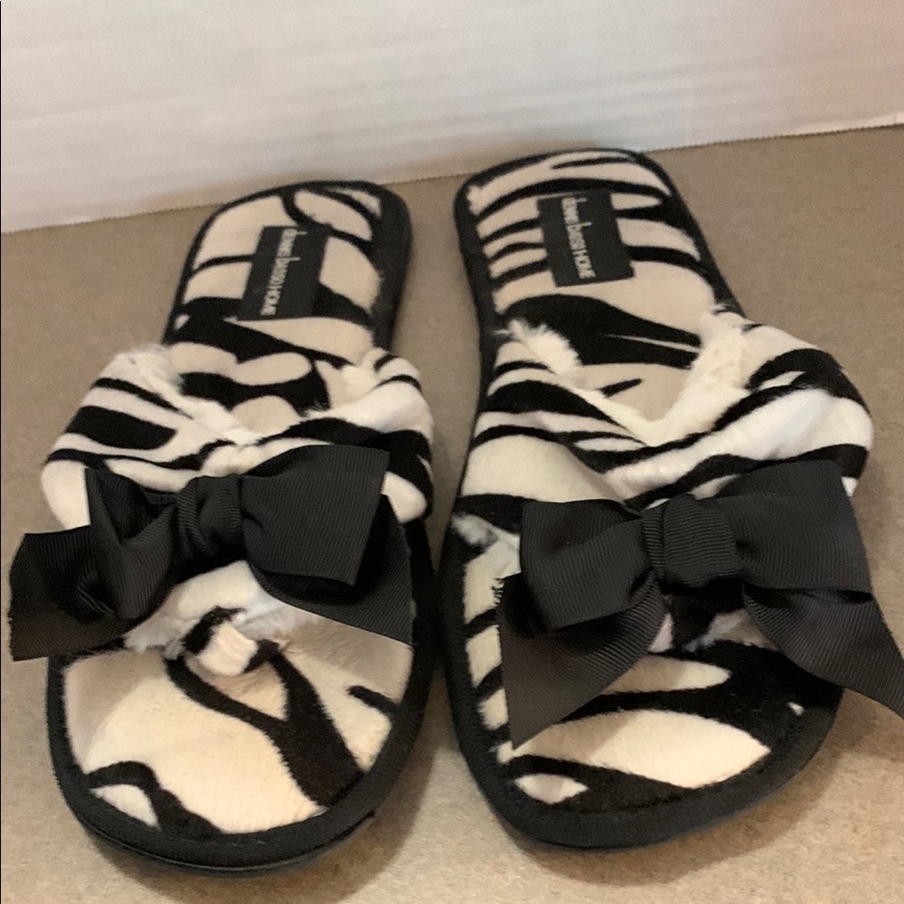 Dennis Basso Black & White Zebra Print Women's Thong Slippers -Size 9($)